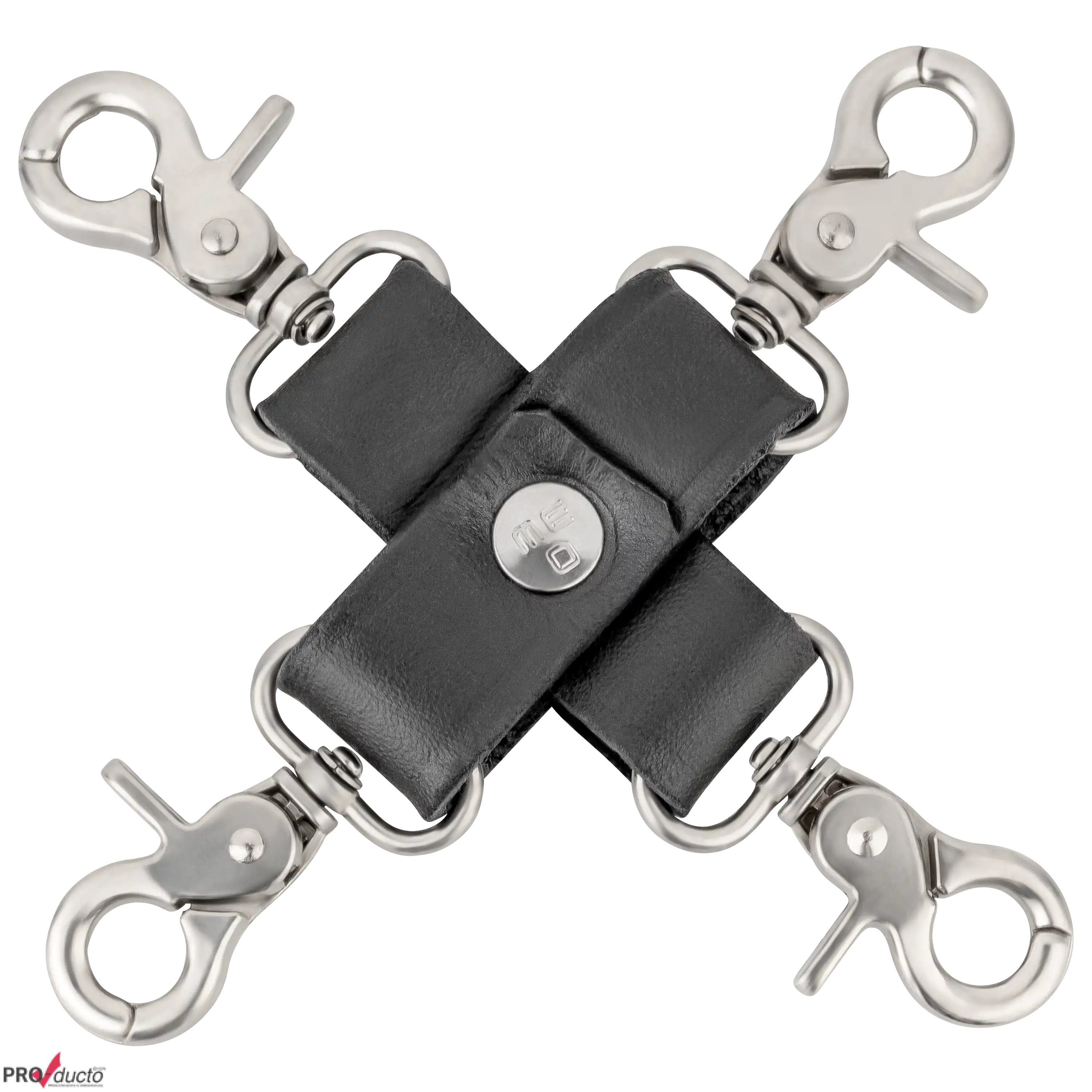 Professionelle Produktfotografie eines schwarzen Lederkreuzes mit vier silbernen Karabinerhaken im Fotostudio.