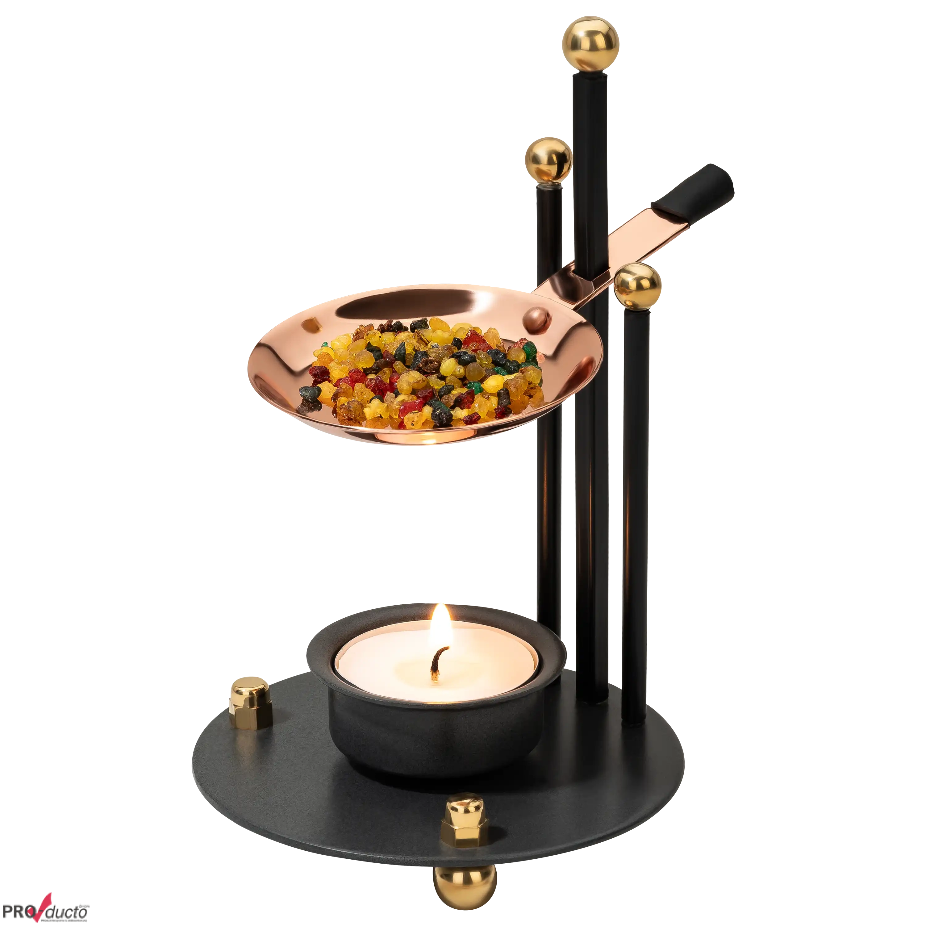 Professionelle Produktfotografie einer Räucherschale aus Metall mit brennendem Teelicht in einem Fotostudio.
