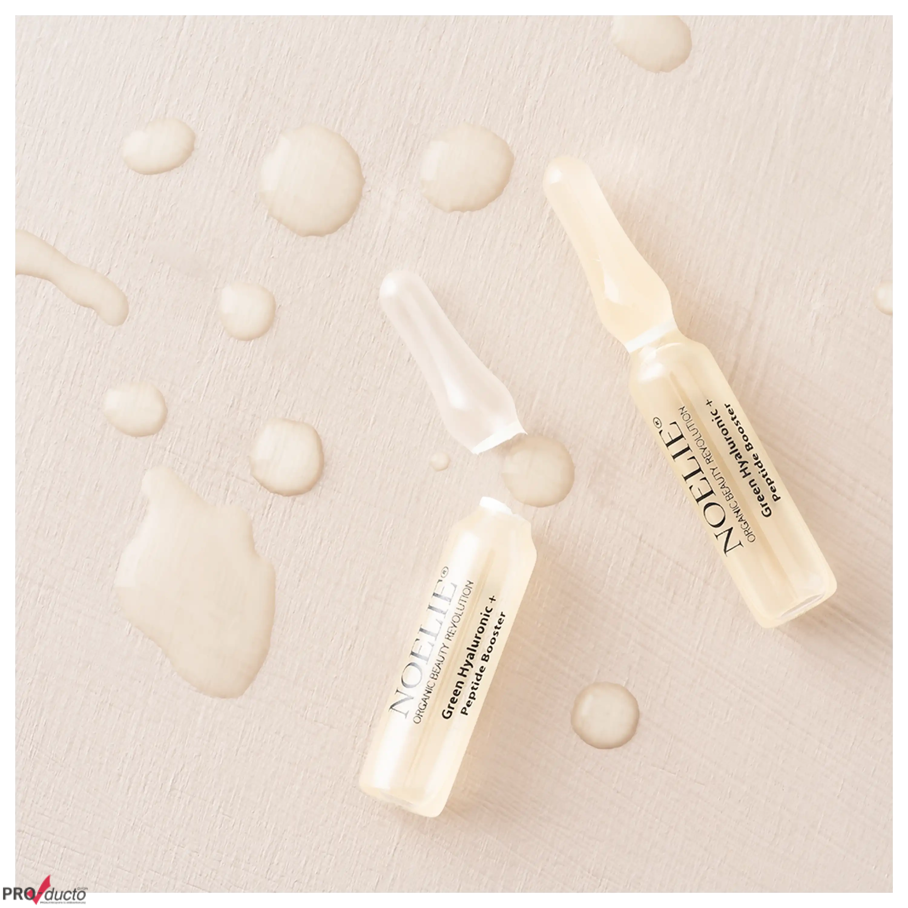 NOELIE Green Hyaluronic + Peptide Booster Ampullen auf hellem Untergrund für professionelle Produktfotos.