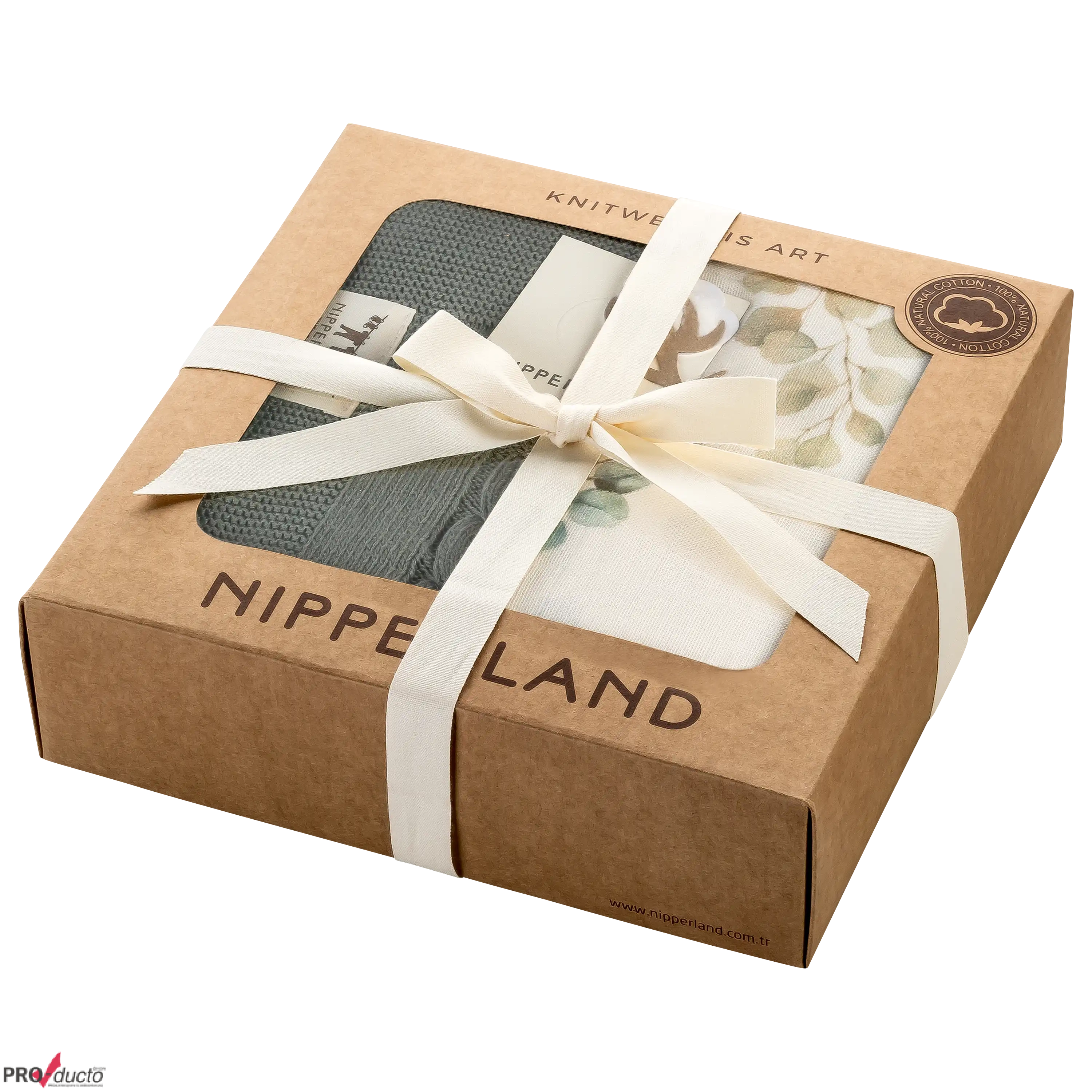 PRO-ducto GmbH Professionelle Produktfotografie: Nipperland Geschenkbox mit Textilien als Freisteller. Hochwertige Produktbilder erstellen lassen für mehr Umsatz. Produktfotografie