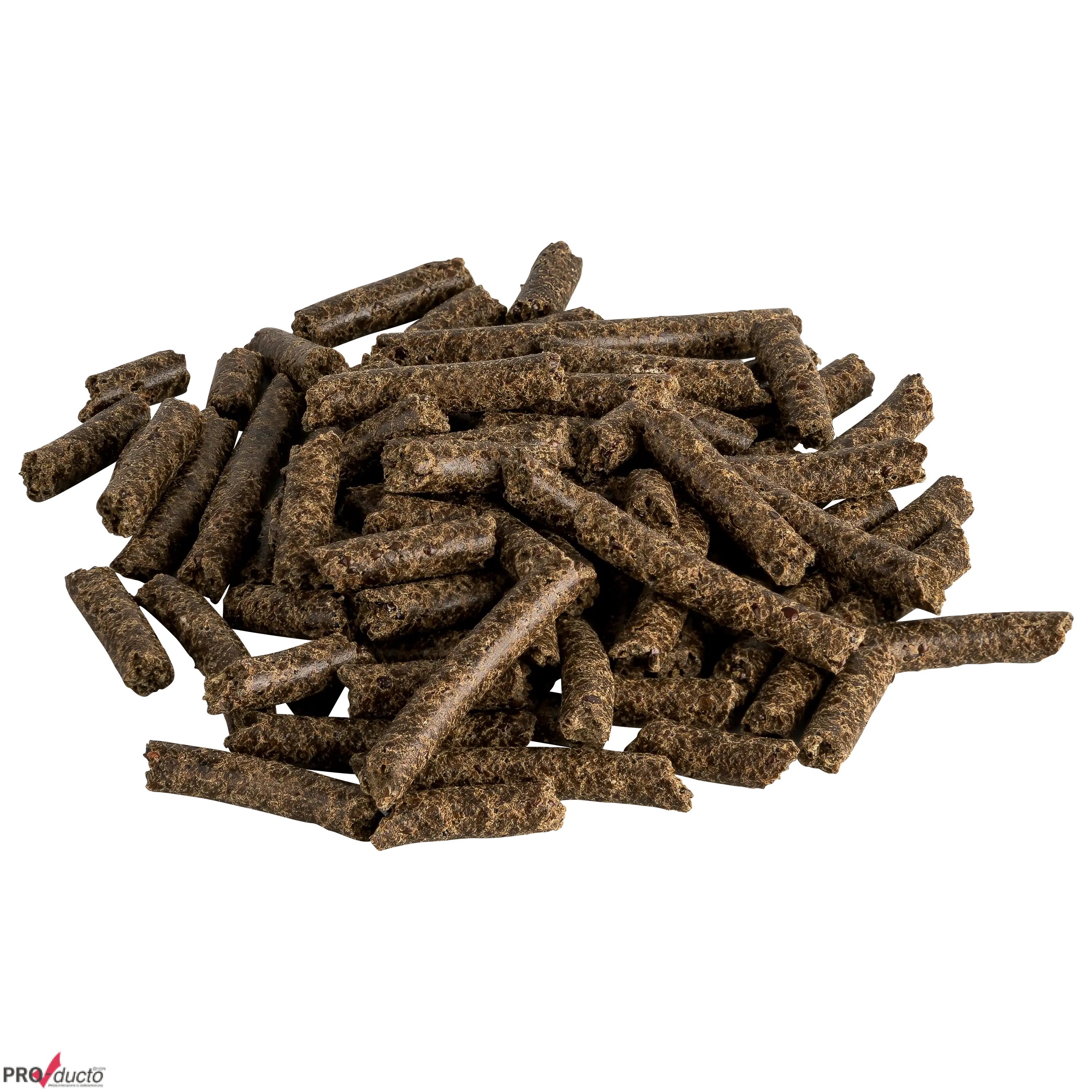 Ein Haufen brauner Holzpellets vor schwarzem Hintergrund, fotografiert durch die PRO-ducto GmbH.