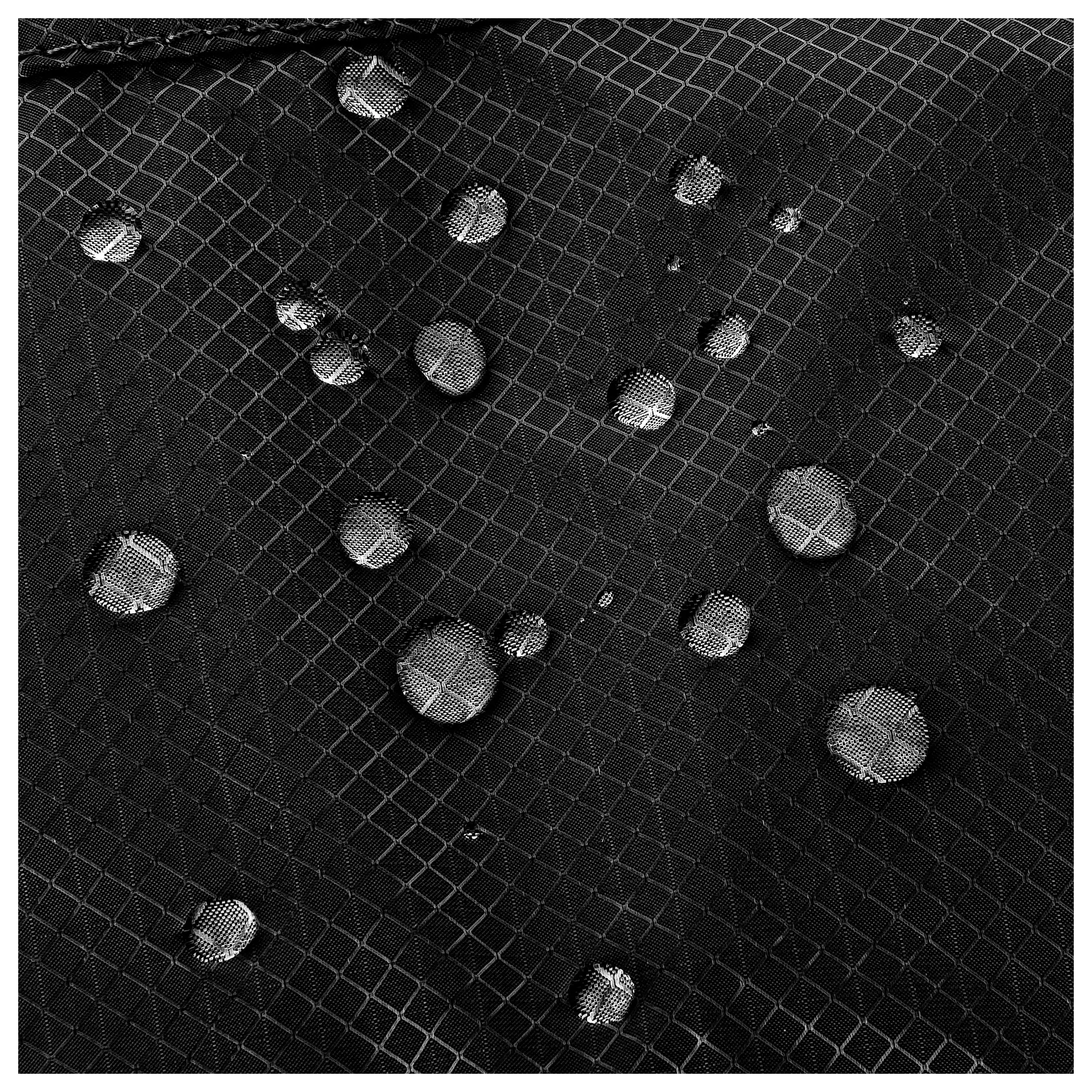 Wassertropfen auf schwarzem Funktionsstoff für professionelle Produktfotografie bei PRO-ducto GmbH.