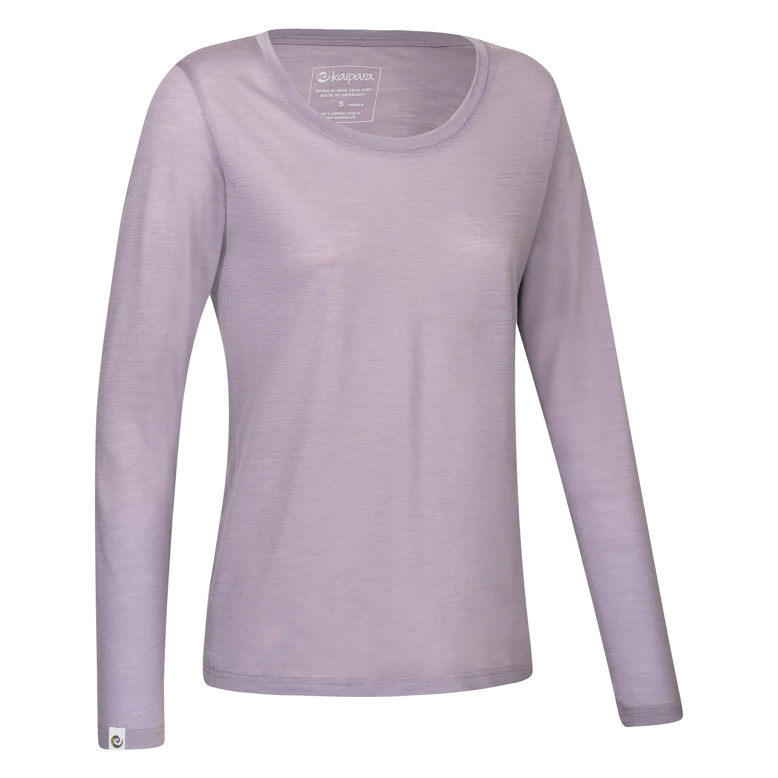 Professionelle Produktfotografie eines langärmeligen, fliederfarbenen Damen-Shirts aus Merinowolle von Kaipara.