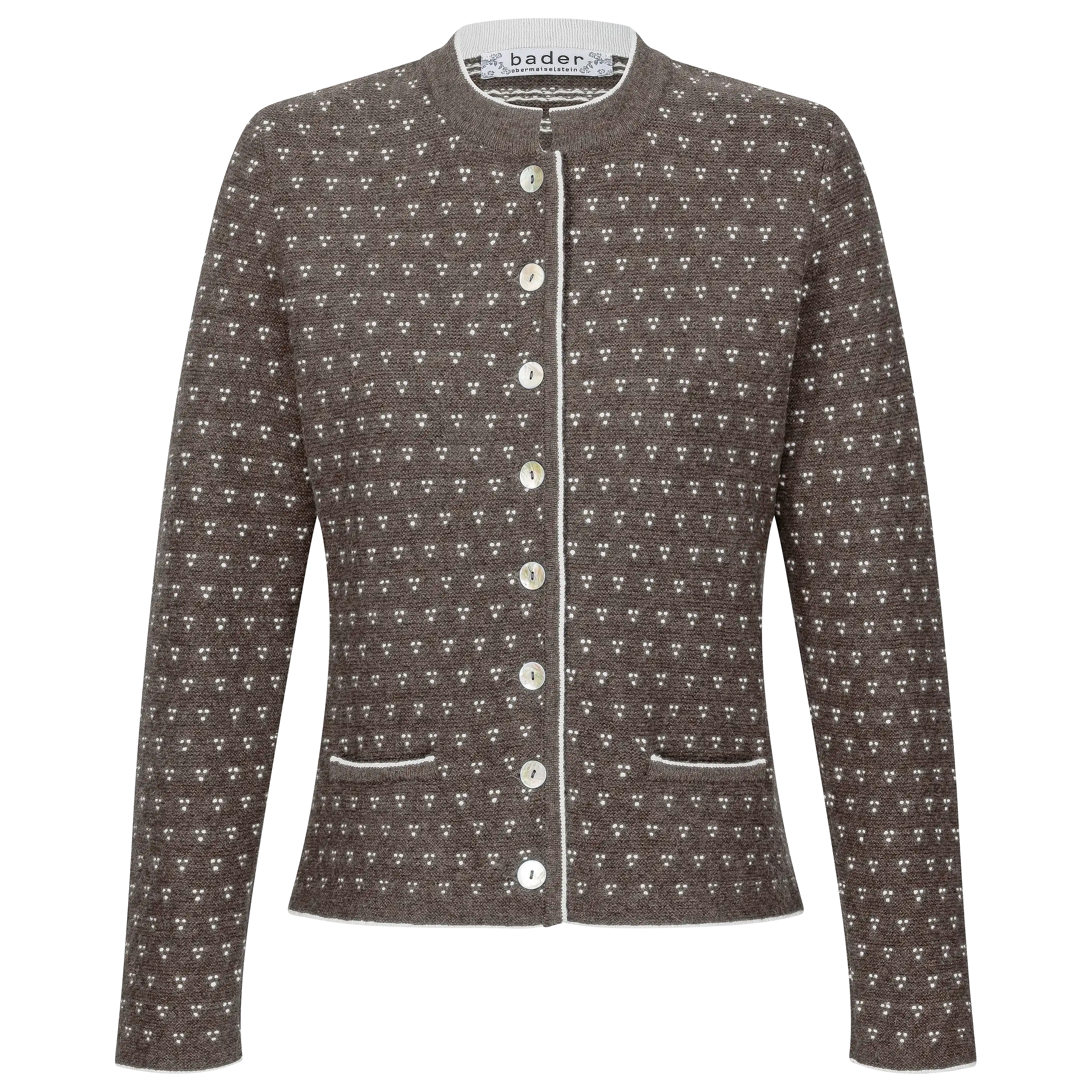 Professionelle Produktfotografie einer braunen Strickjacke mit weißem Punktmuster als Freisteller für hochwertige Textilfotografie und Produktbilder. PRO-ducto GmbH
