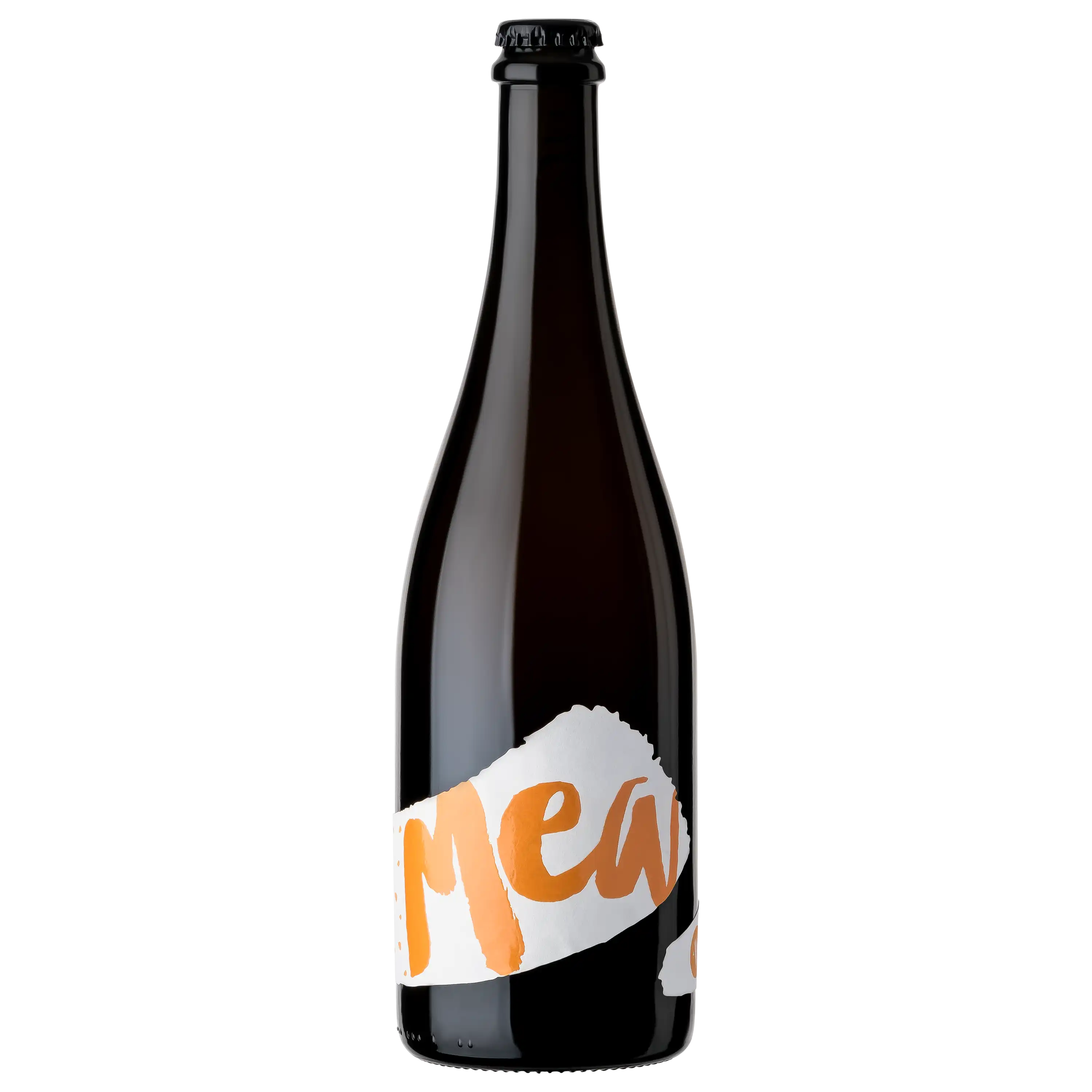 Dunkle Glasflasche mit auffälligem orangefarbenem Etikett für professionelle Produktfotos von PRO-ducto GmbH.
