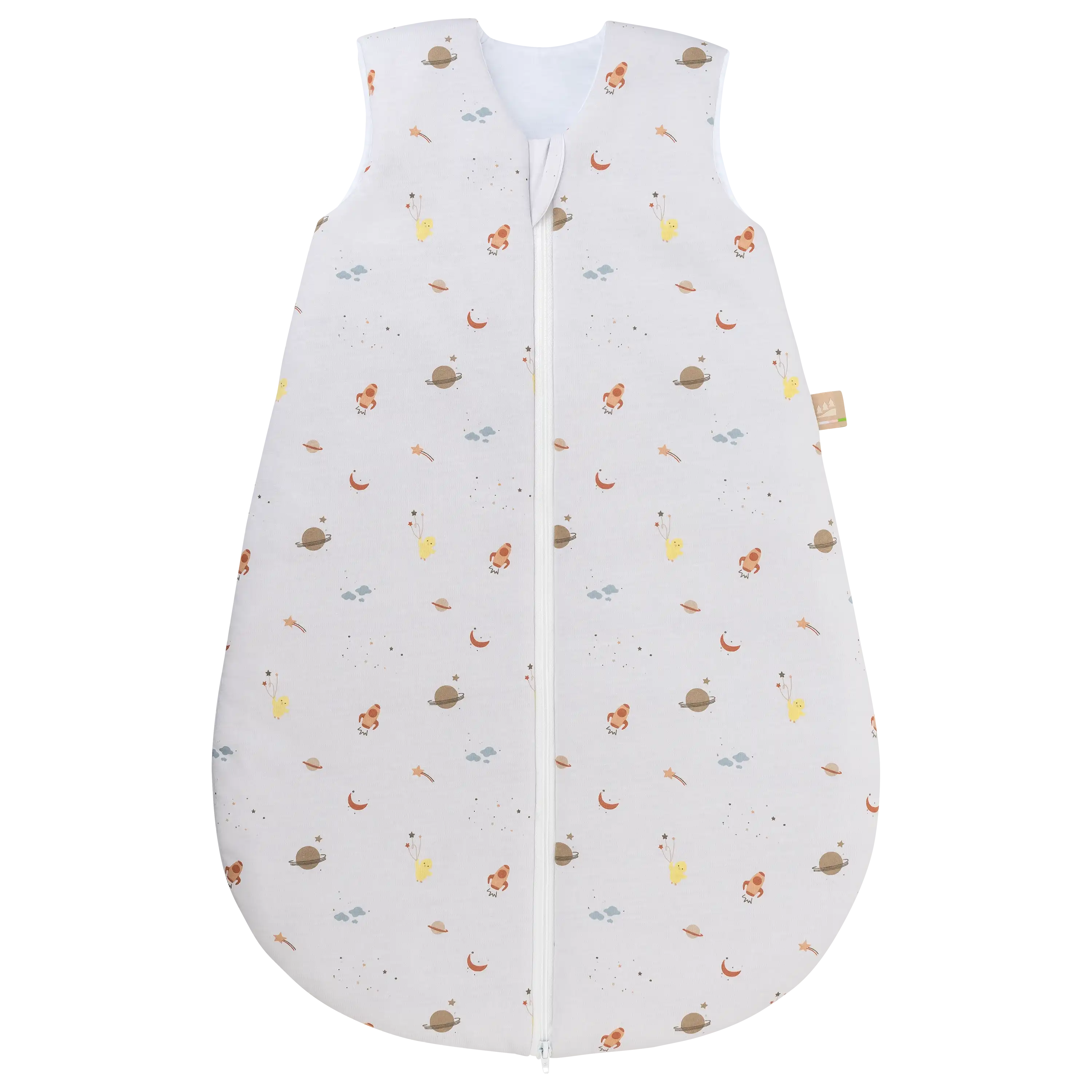Weißer Babyschlafsack mit Weltraum-Muster bei der professionellen Produktfotografie durch PRO-ducto GmbH für hochwertige Textilfotografie erstellt.