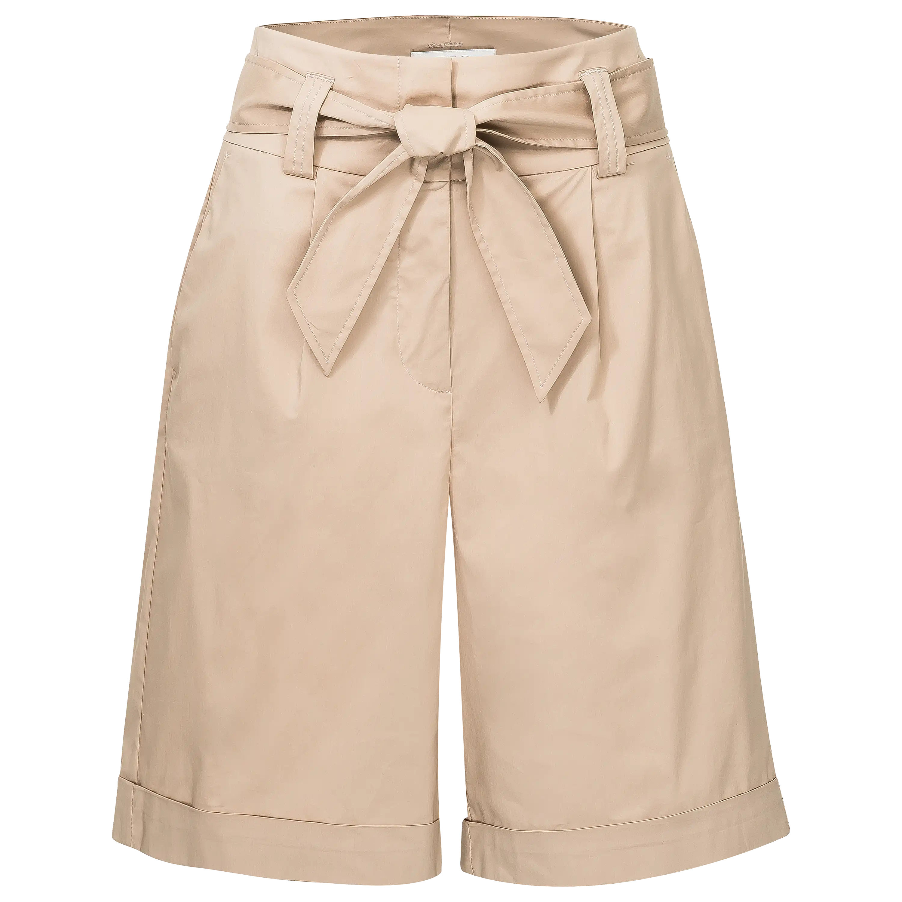 Professionelle Produktfotografie einer beigen Damen-Bermudashorts mit Bindegürtel als Freisteller für hochwertige Textilfotografie und Produktbilder. PRO-ducto GmbH