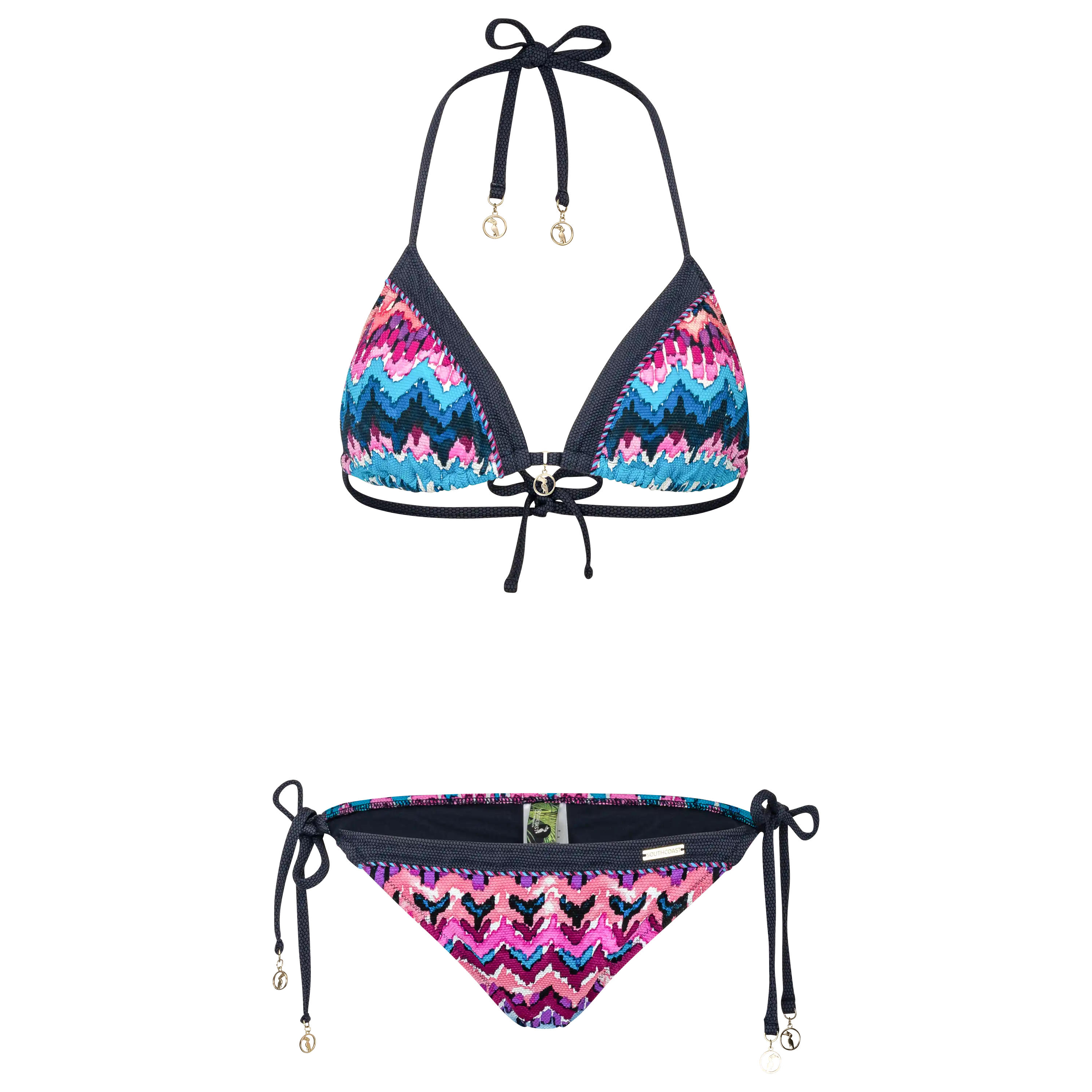 Professionelle Produktfotografie eines bunten Bikinis mit Zickzack-Muster für die Textilfotografie, umgesetzt durch die PRO-ducto GmbH für Ihren Onlineshop.