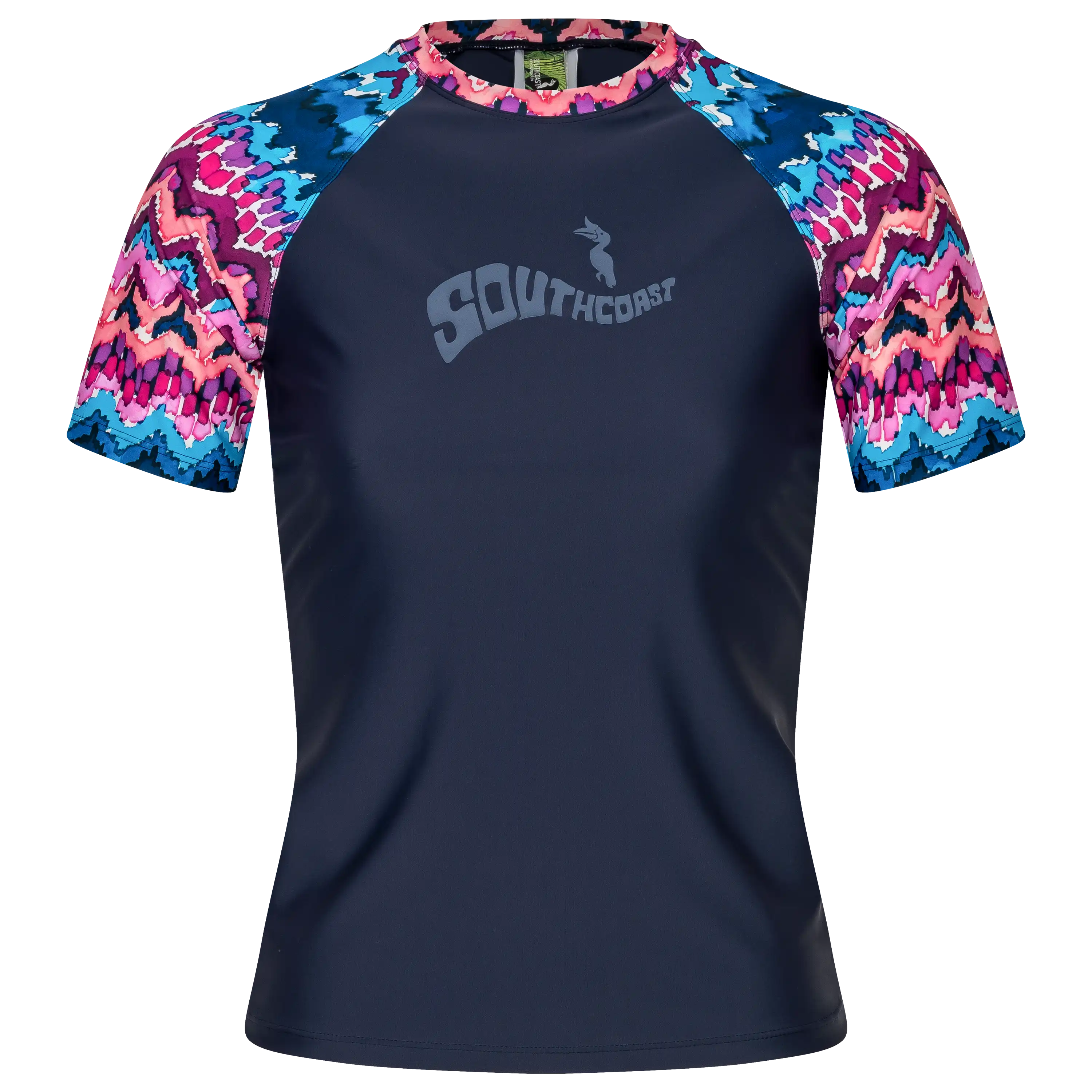 Professionelle Produktfotografie von PRO-ducto GmbH: Dunkelblaues Southcoast Shirt mit buntem Zickzack-Muster an den Ärmeln für Textilfotografie.