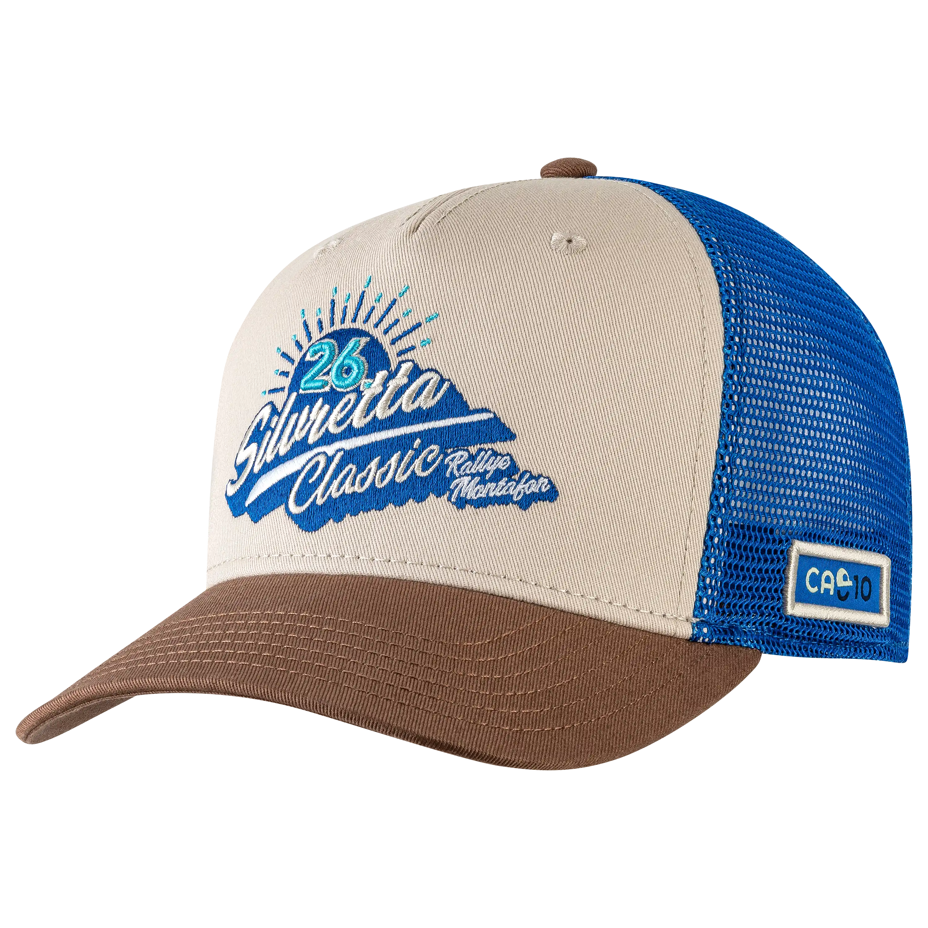 Professionelle Produktfotografie einer beigen Trucker-Cap mit blauem Netz, bestickt für die Silvretta Classic. Perfekte Produktbilder von PRO-ducto.