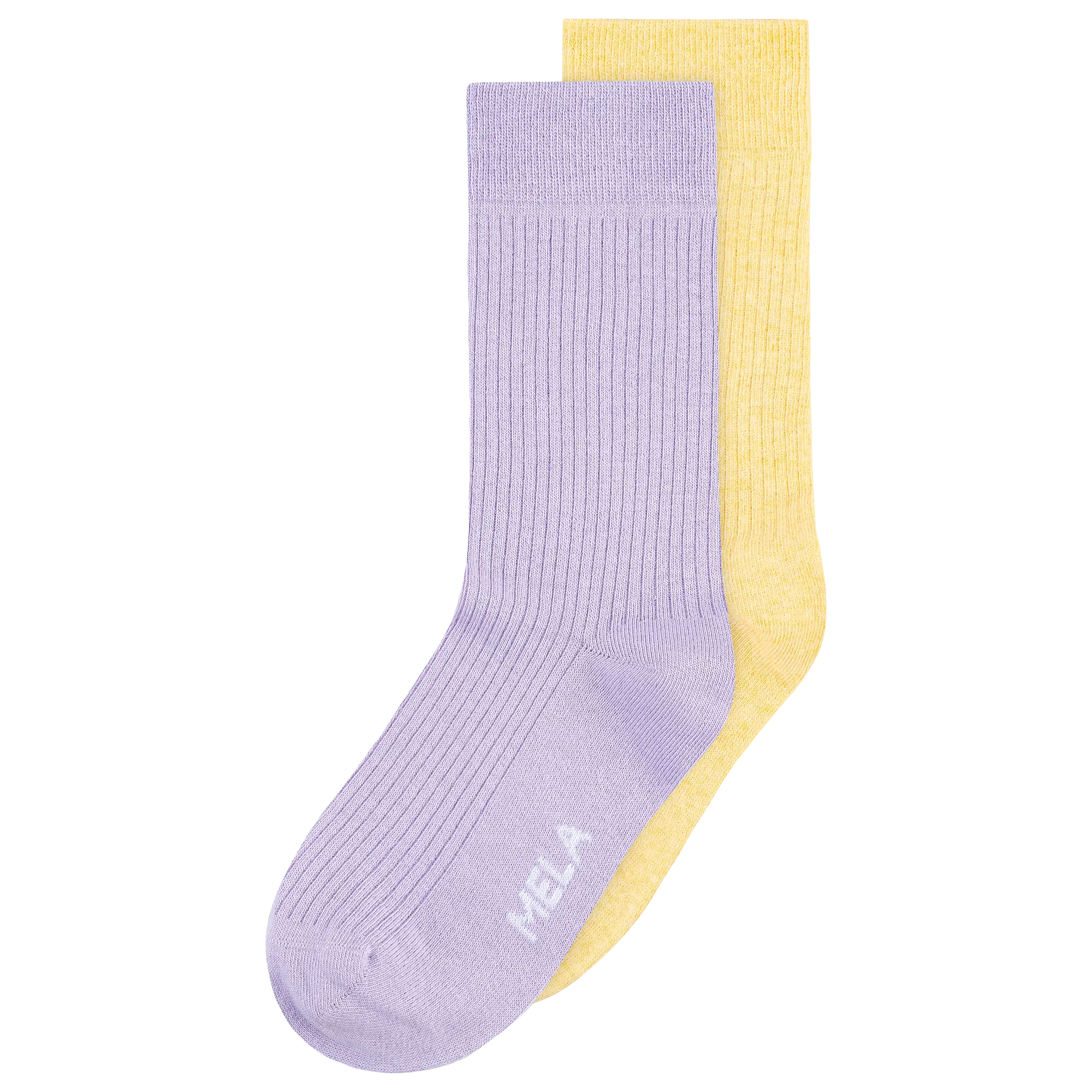 Professionelle Produktfotografie von zwei gerippten Socken in Flieder und Gelb von MELA, ideal für Textilfotografie und hochwertige Produktbilder.