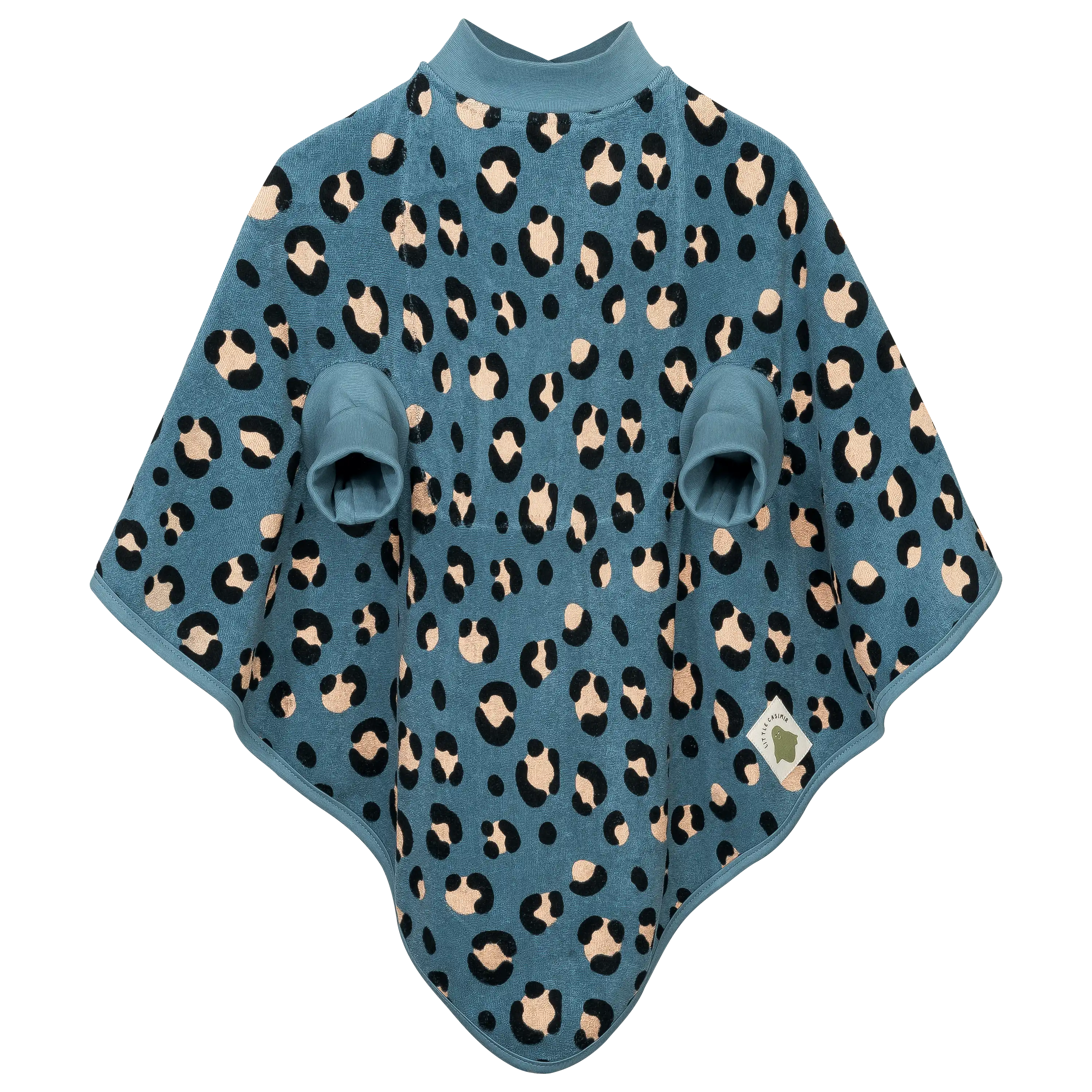 Professionelle Produktfotografie von PRO-ducto GmbH: Ein blauer Kinder-Poncho mit Leopardenmuster für hochwertige Textilfotografie und Produktbilder.