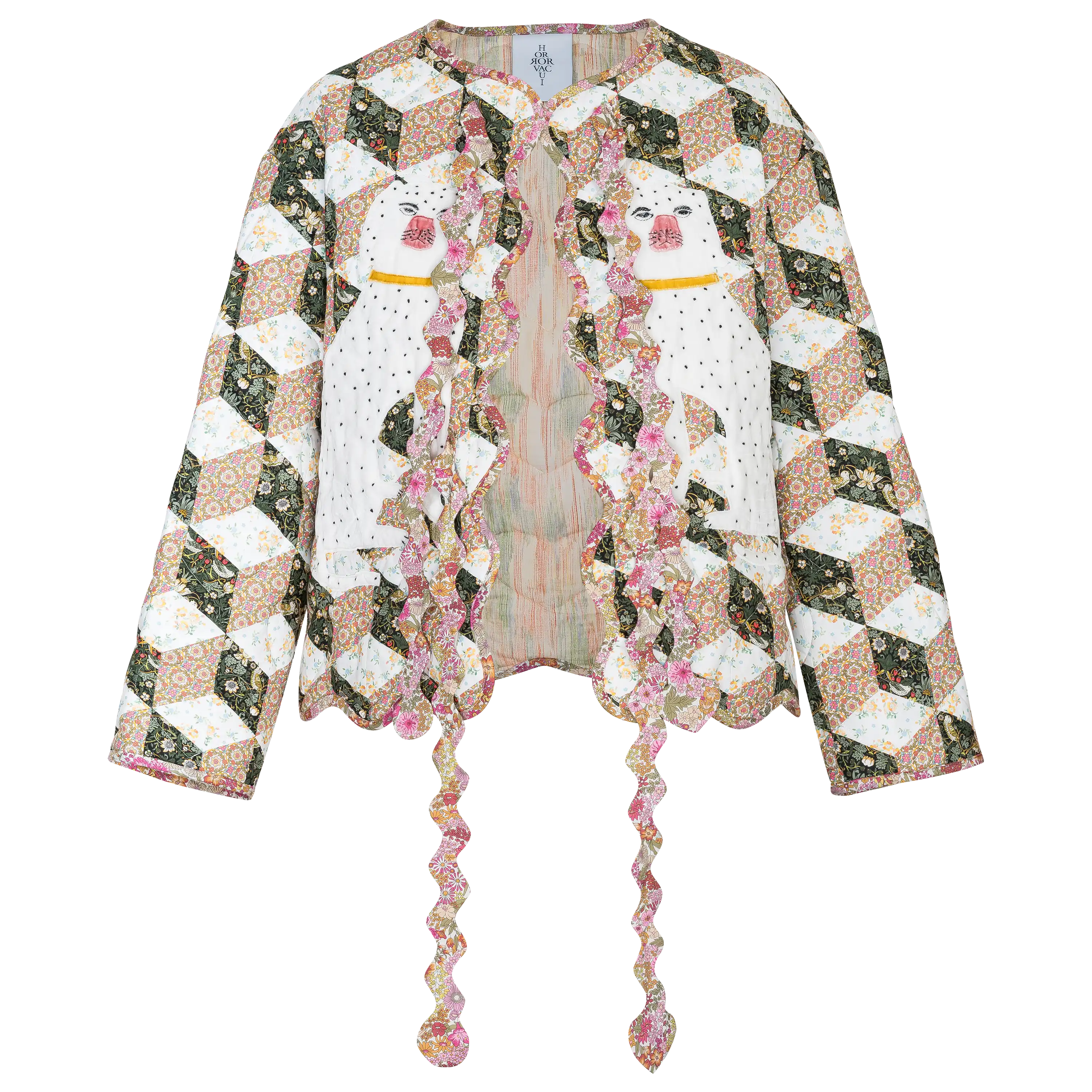 Professionelle Produktfotografie einer gemusterten Jacke mit Tiermotiven als Freisteller für hochwertige Textilfotografie und Produktbilder. PRO-ducto GmbH