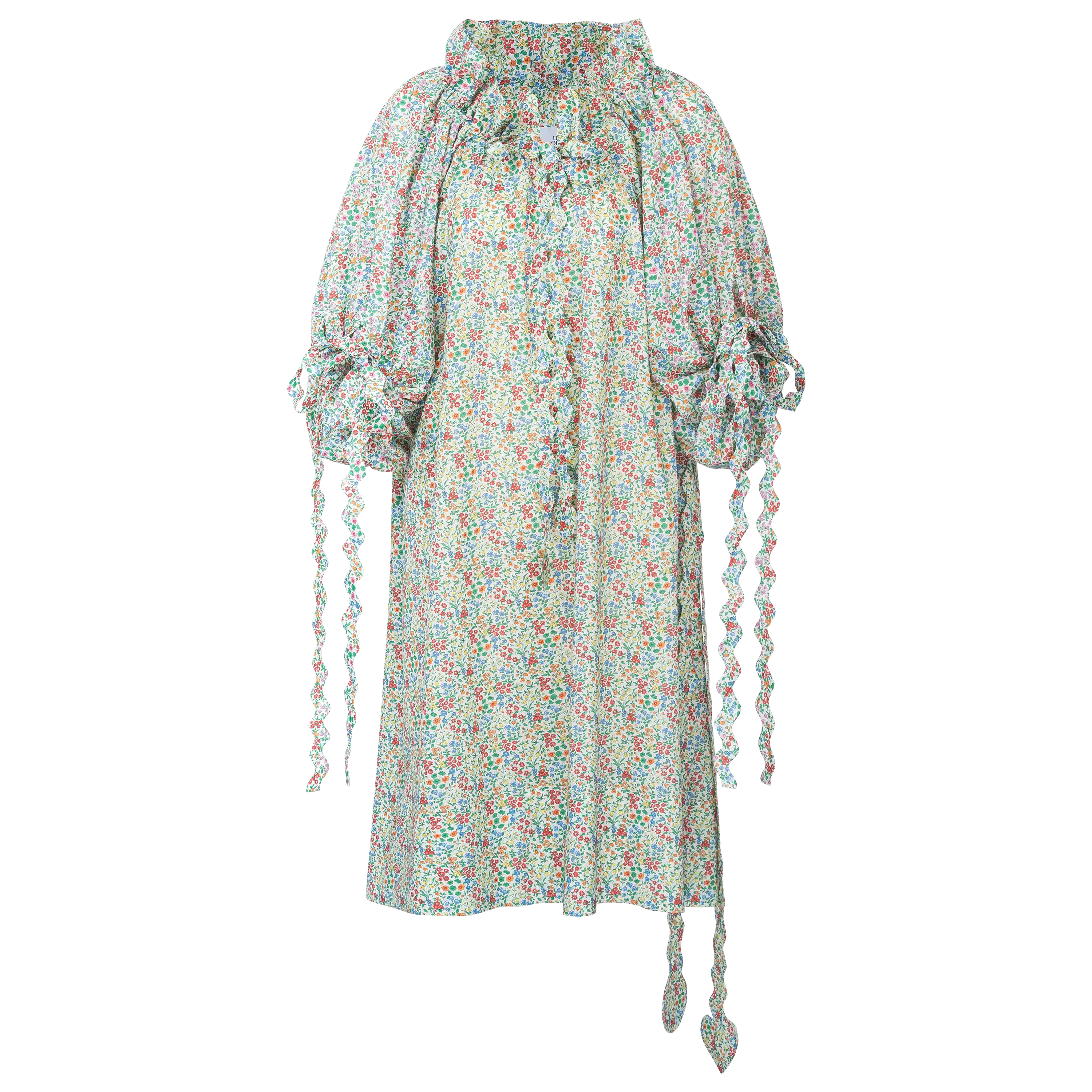 Professionelle Textilfotografie: Ein geblümtes Kleid mit Rüschen und Schleifen als Freisteller für hochwertige Produktbilder und Bekleidung. PRO-ducto GmbH
