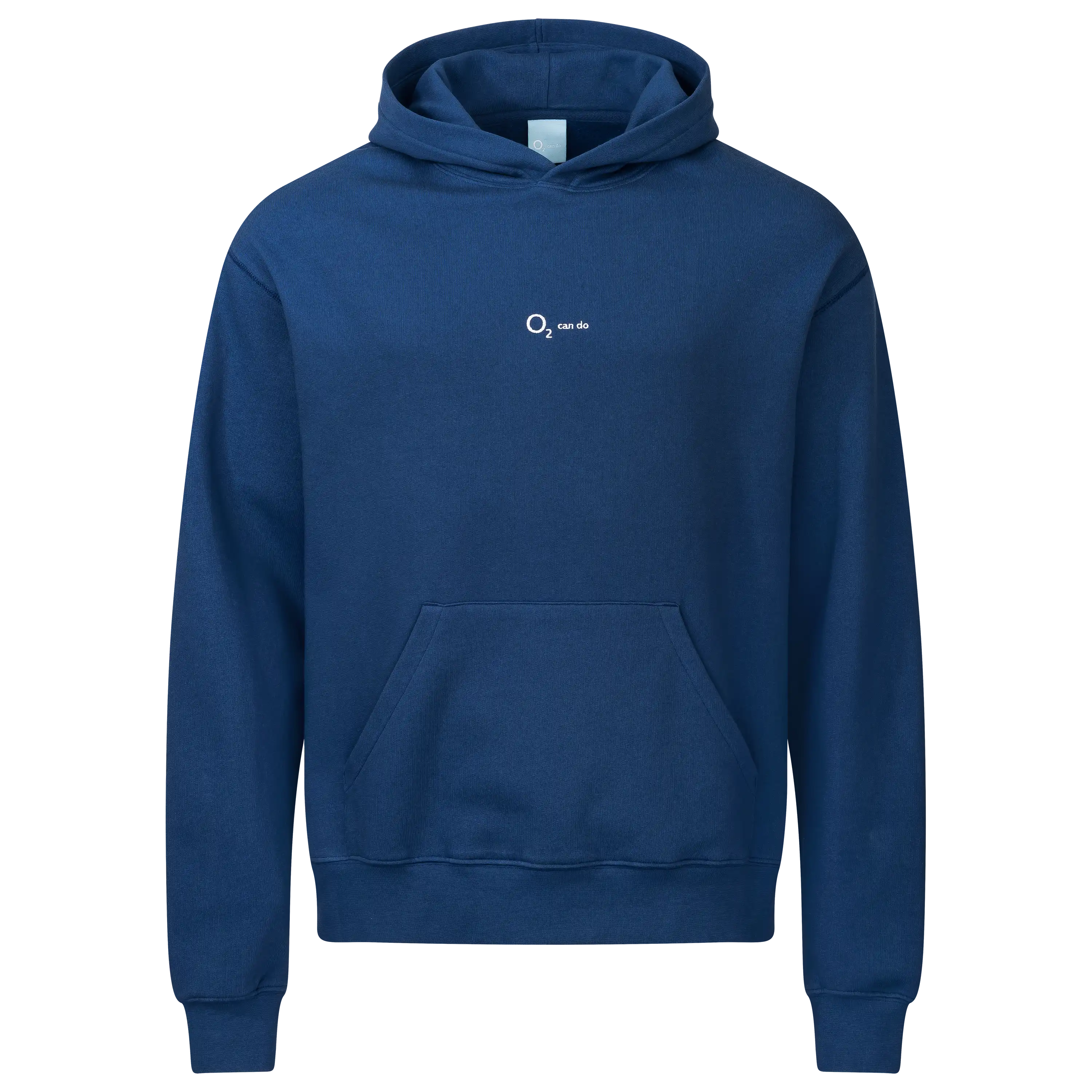 Professionelle Produktfotografie eines blauen Hoodies mit O2 can do Logo. Bei PRO-ducto GmbH hochwertige Bekleidung fotografieren lassen für Ihren Shop.