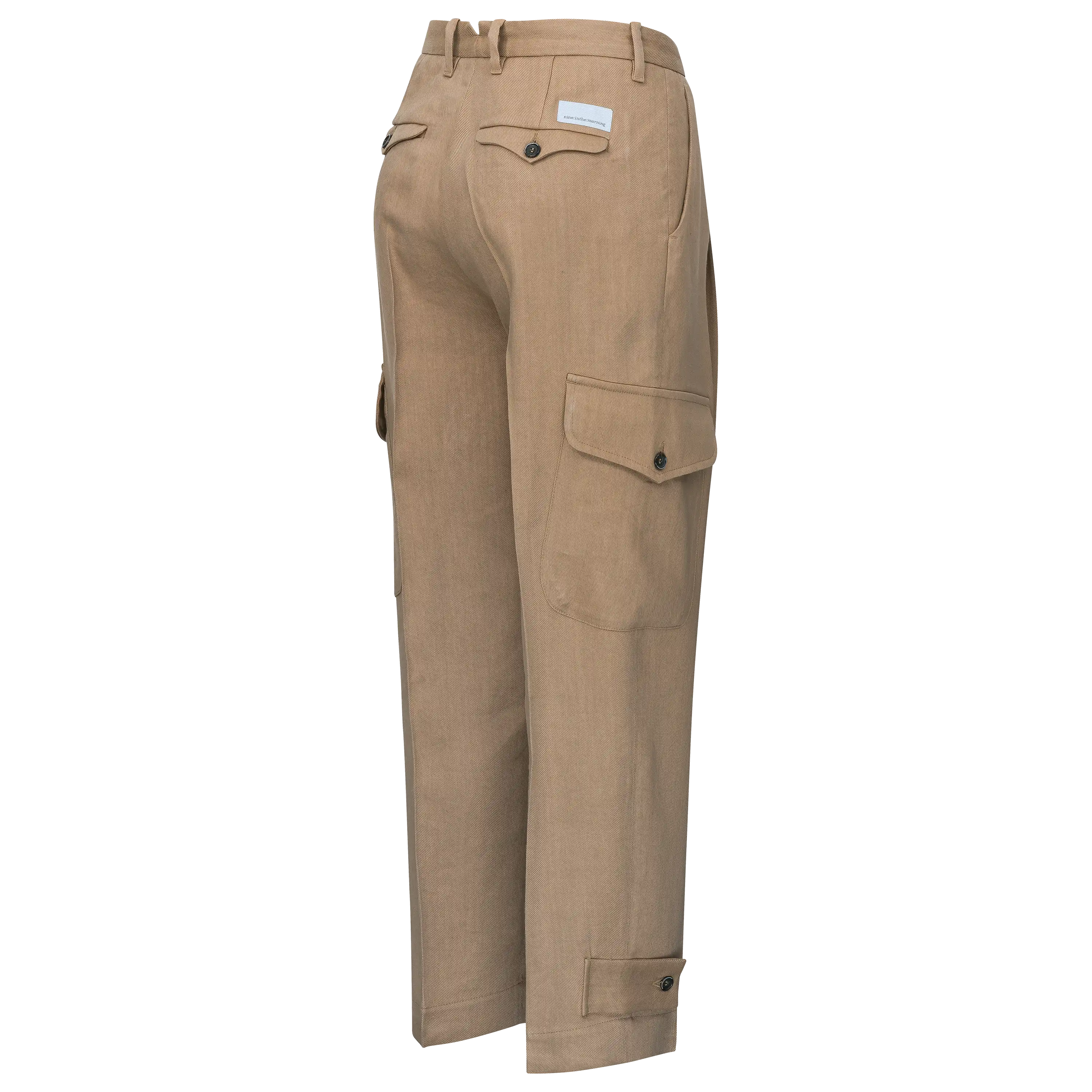 Professionelle Produktfotografie als Freisteller: Beige Cargohose im Hollowman Fotografie-Stil. Produktbilder erstellen lassen für mehr Sichtbarkeit. PRO-ducto GmbH