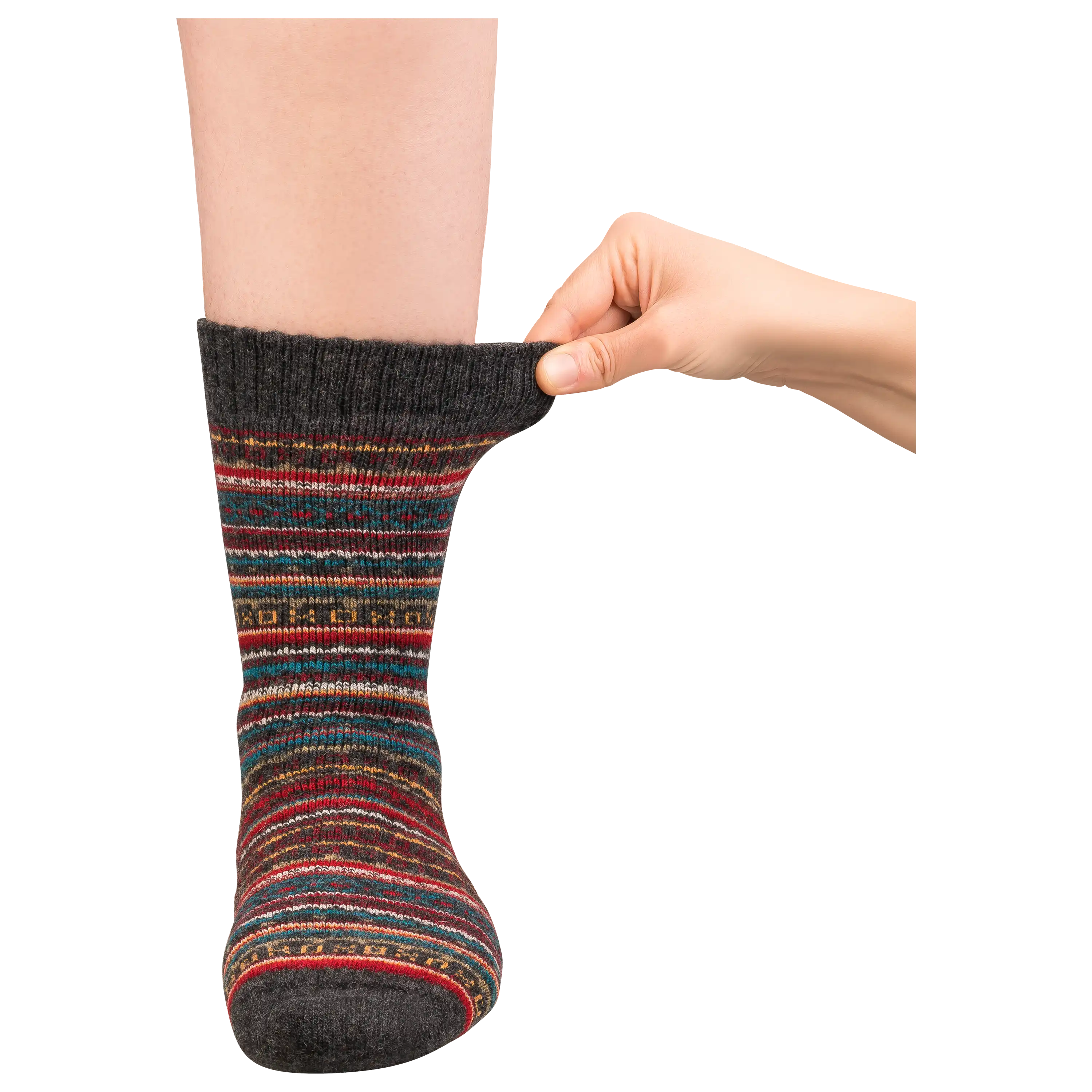 Professionelle Produktfotografie von PRO-ducto GmbH: Eine Hand zieht an einer gemusterten Wollsocke, ideal für hochwertige Textilfotografie und Produktbilder.