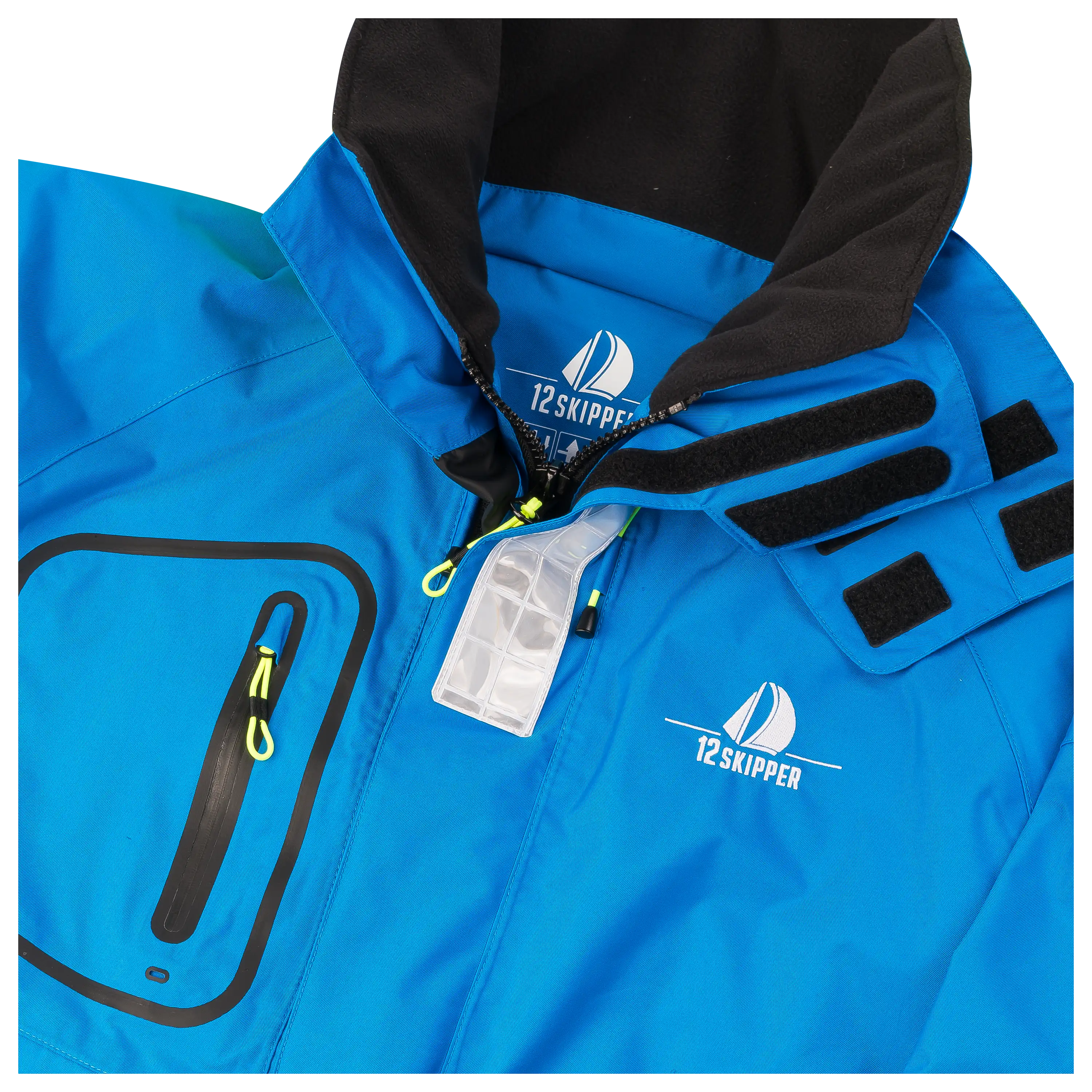 Professionelle Produktfotografie von PRO-ducto GmbH: Blaue 12 Skipper Segeljacke für Textilfotografie, ideal um hochwertige Bekleidung zu fotografieren.