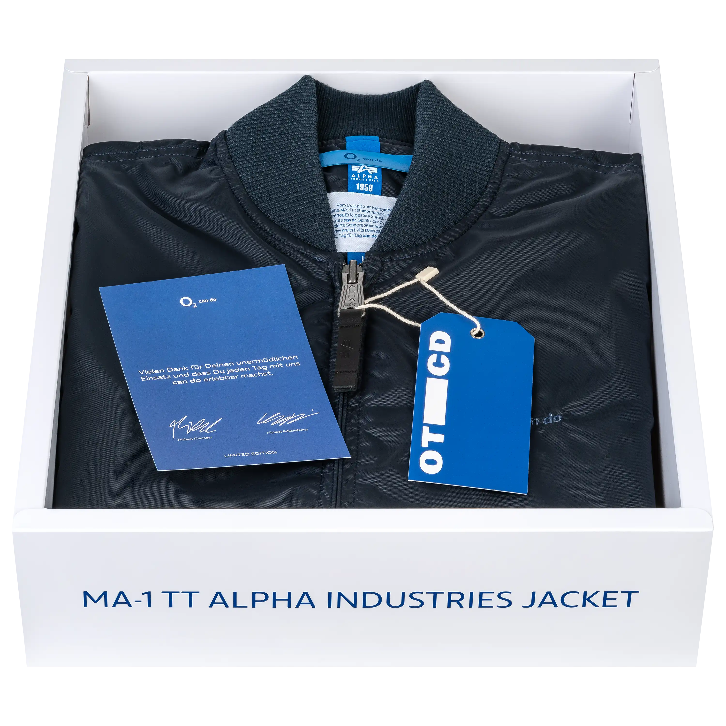 Professionelle Produktfotografie einer Alpha Industries MA-1 Jacke in einer Box. Hochwertige Textilfotografie für Produktbilder und Freisteller. PRO-ducto GmbH