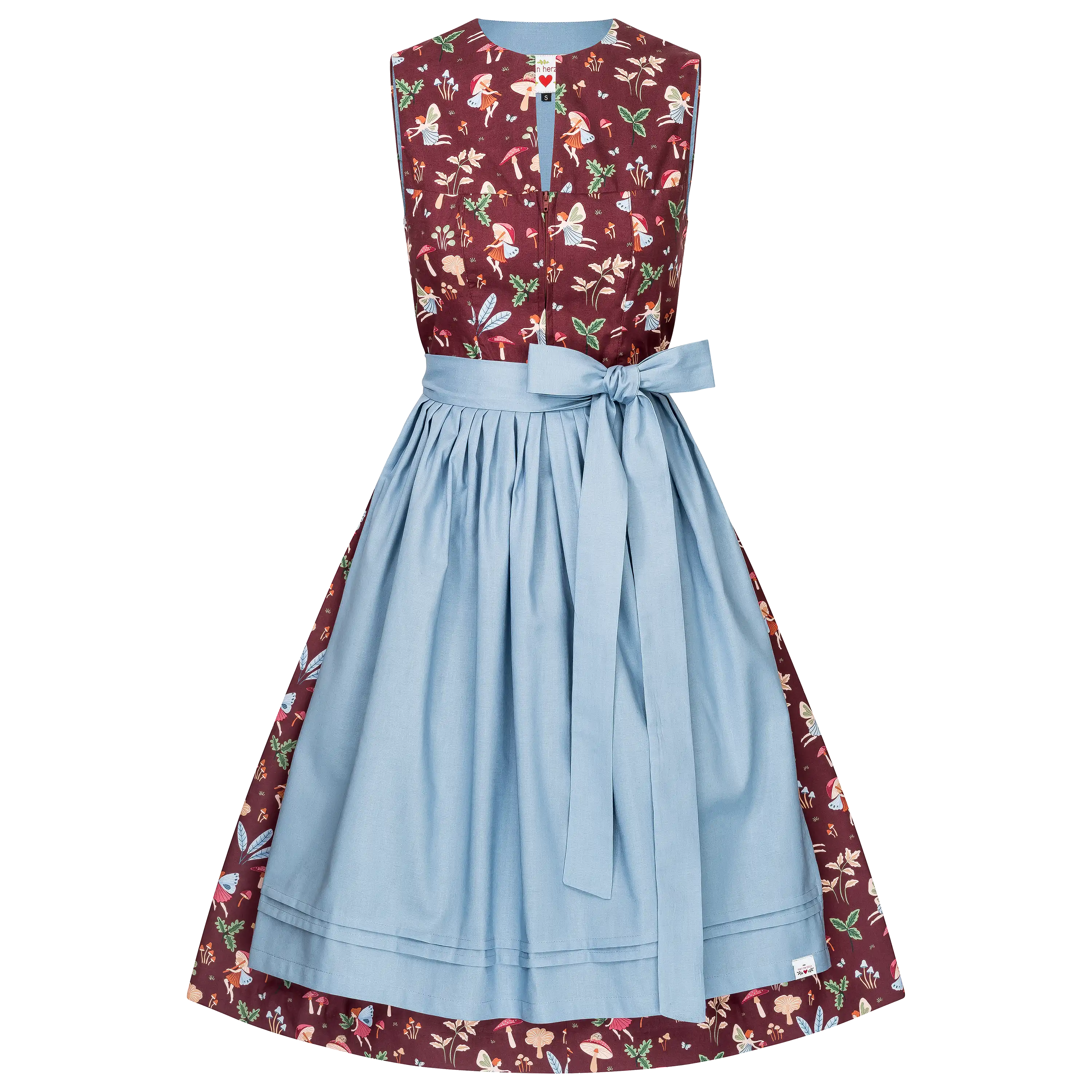 Professionelle Produktfotografie eines Dirndls mit Feen-Muster und hellblauer Schürze von PRO-ducto GmbH.