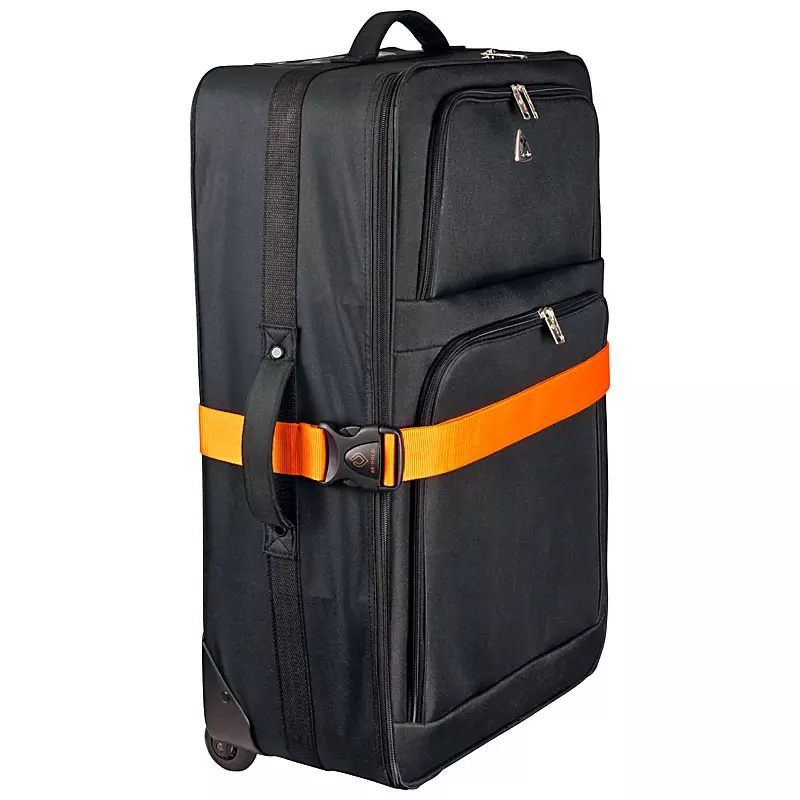 Schwarzer Reisekoffer mit orangefarbenem Spanngurt, fotografiert von PRO-ducto GmbH für professionelle Produktfotos und hochwertige Produktbilder.