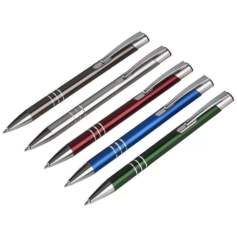 Produktfoto von Kugelschreibern aus Metall in fünf verschiedenen Gehäusefarben